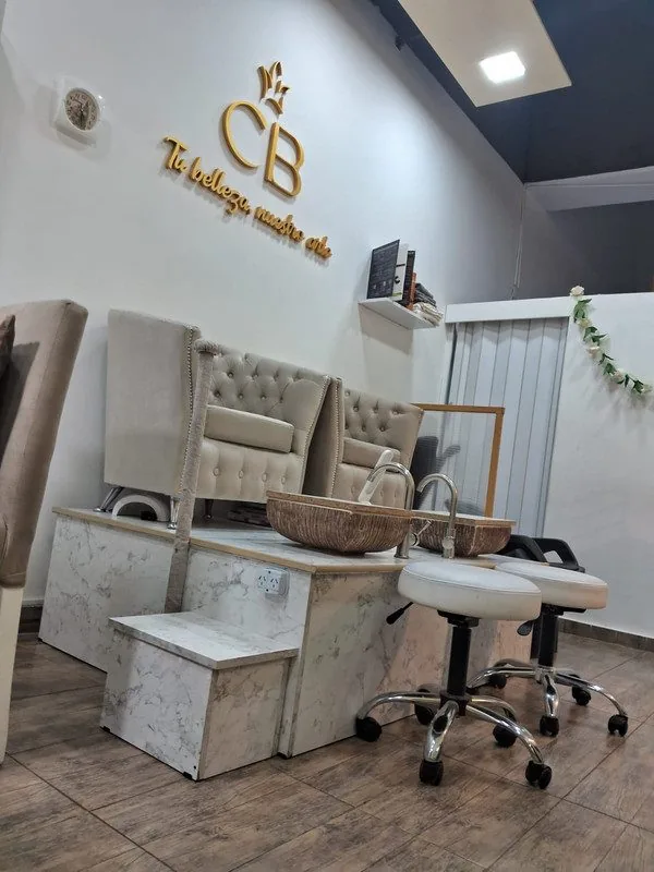 Pedicuría con y sin esmalte en CB Stylo Belleza, Villa Crespo