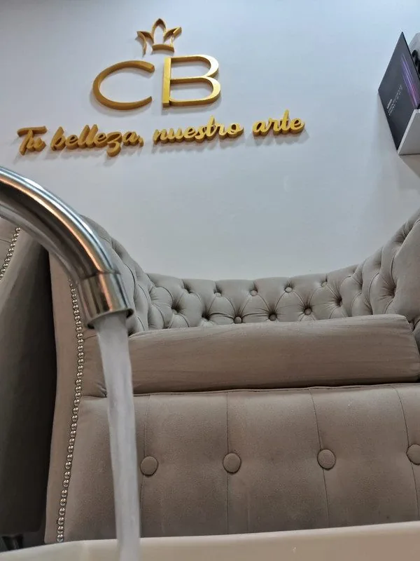 Pedicuría clásica y semipermanente en CB Stylo Belleza, Villa Crespo